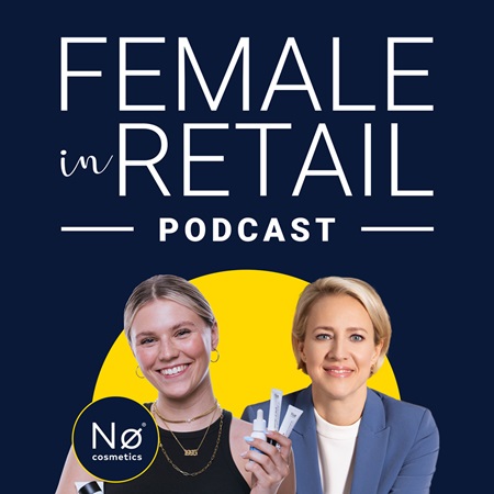 Das Bild zeigt Caroline Kroll von No Cosmetics und Verena Schlüpmann, sowie das Logo von No Cosmetics und vom FiR Podcast